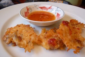 Banh cua chien: crab fritters